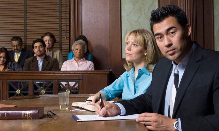Comment obtenir un avocat commis d'office | Le mal pensant