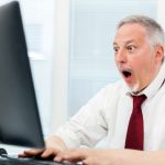 enervé devant un pc
